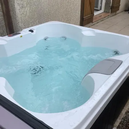 Villa De Lyse Avec Jacuzzi Roujan