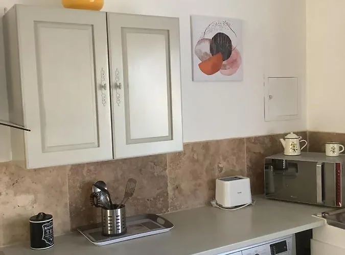 Villa De Lyse Avec Jacuzzi Roujan